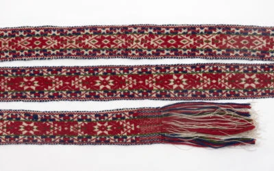 Pick-up belt weaving