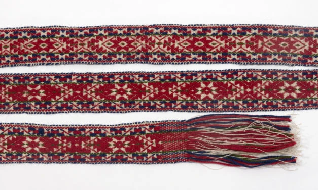 Pick-up belt weaving